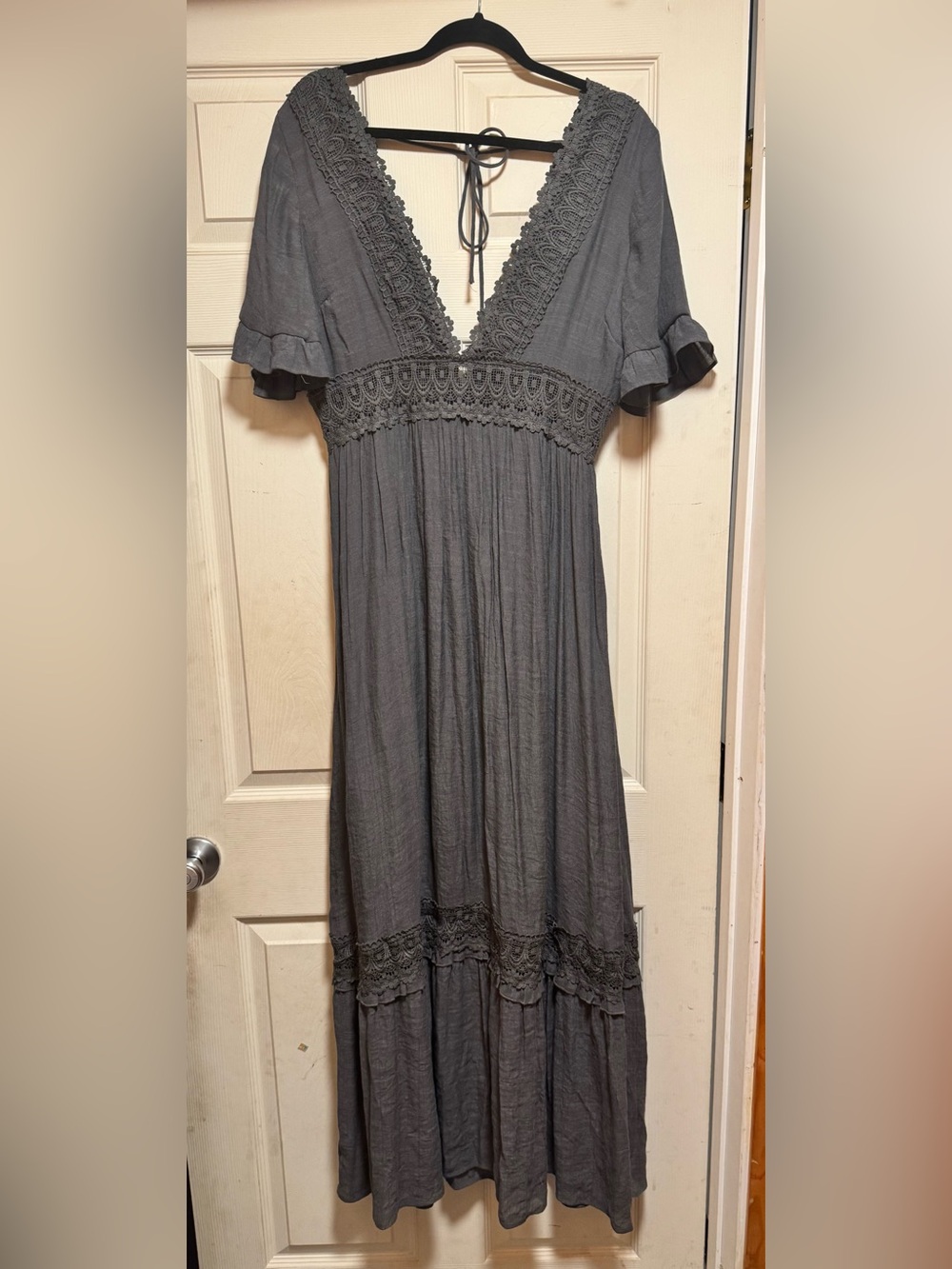 ✨ Wishlist Apparel Gray Lace Trim V-Neck Flutter Sleeve Maxi Dress M ✨